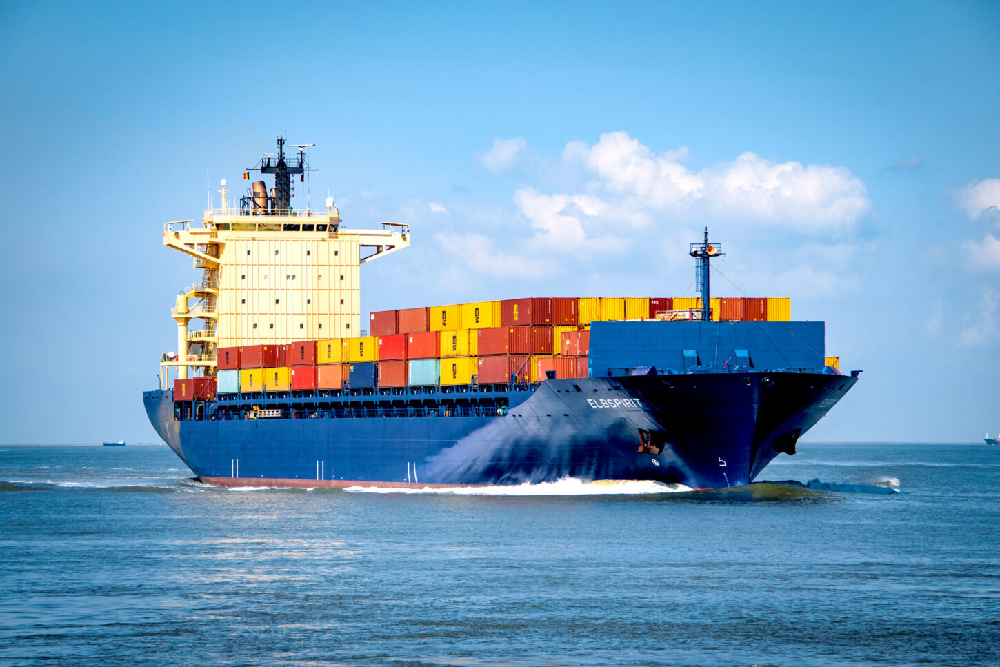 container-ship-6631117